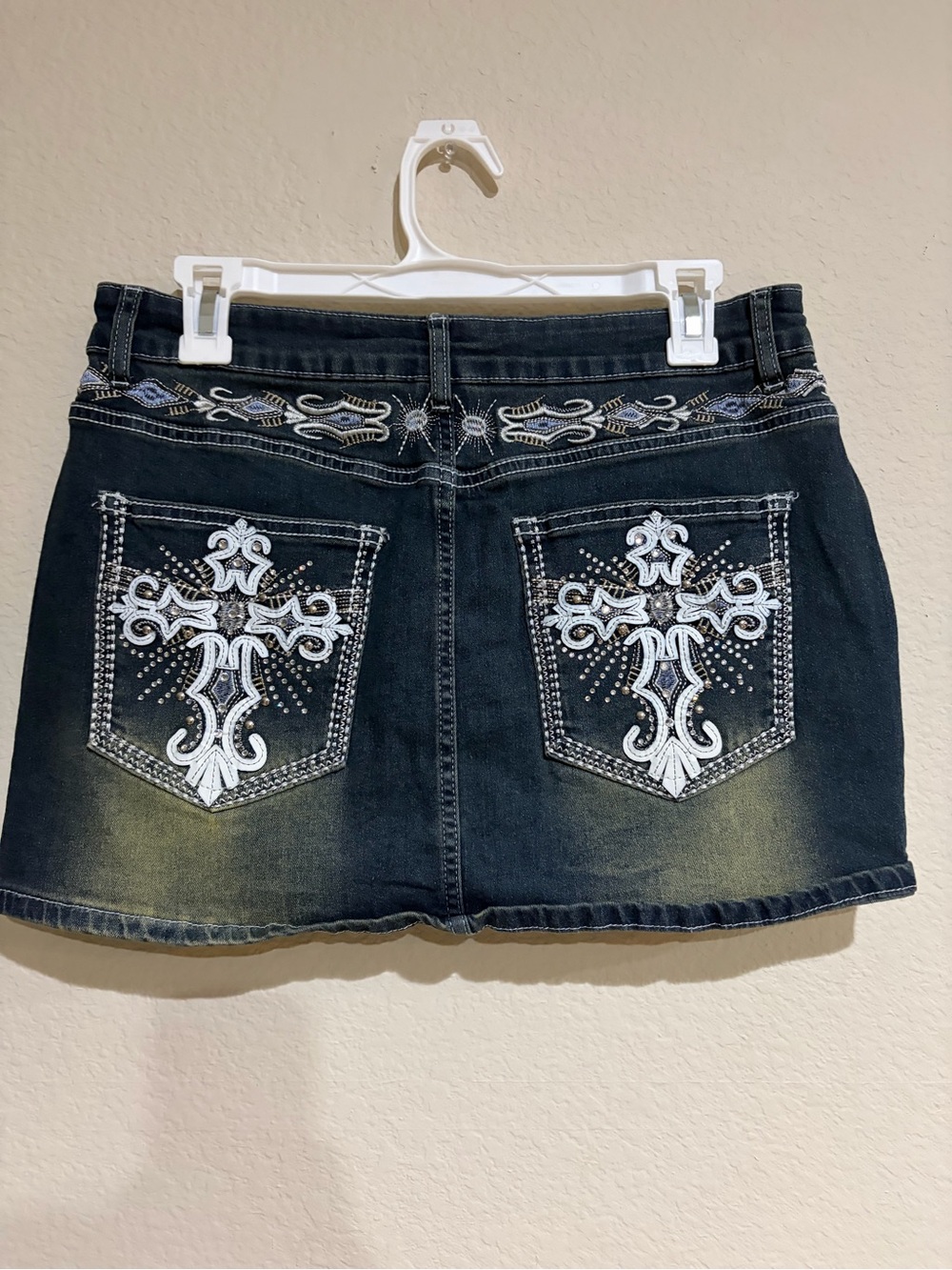 ROMWE Y2K Denim Mini Skirt L Embroidered Rhinestone Cross Western Dark Wash